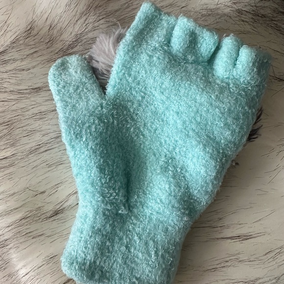 Justice Girls Teal & Gray Love/Black “K” Initial Beanies And Fingerless Gloves - Picture 7 of 12